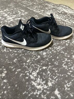Womens Nike free run shoes